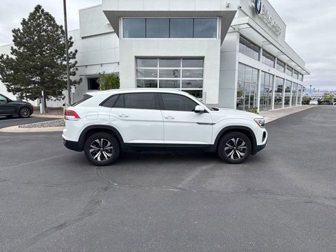 Used 2024 Volkswagen Atlas Cross Sport SE AWD/4WD image 6