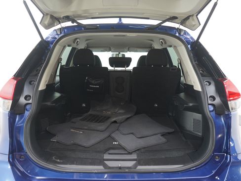 Used 2017 Nissan Rogue SV AWD/4WD image 16