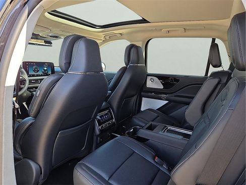 New 2026 Lincoln Aviator Reserve image 11