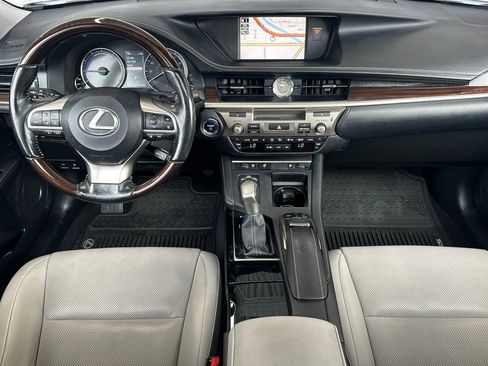 Used 2017 Lexus ES 300h w/ Navigation System Package FWD image 12