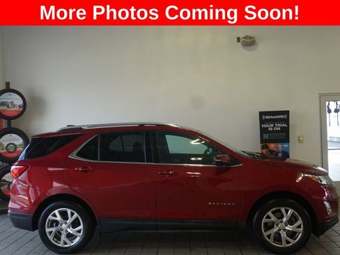 Used 2018 Chevrolet Equinox LT w/ Sun & Infotainment Package AWD/4WD image 2