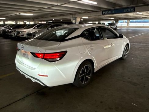 Used 2024 Nissan Sentra SV FWD image 3