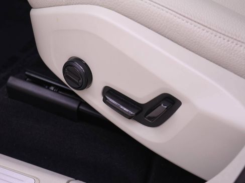Certified 2024 Volvo XC60 B5 Plus AWD/4WD image 20