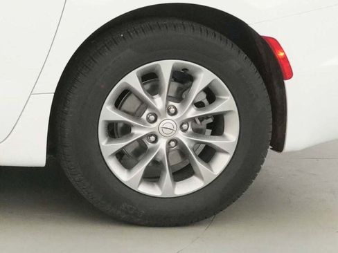 New 2026 Chrysler Pacifica Limited image 37