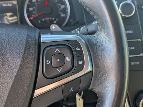Used 2017 Toyota Camry SE image 16