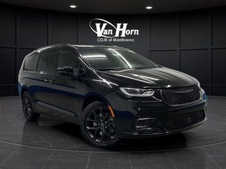 New 2026 Chrysler Pacifica Limited w/ S Appearance Package AWD/4WD video 1