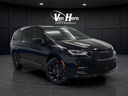 New 2026 Chrysler Pacifica Limited w/ S Appearance Package