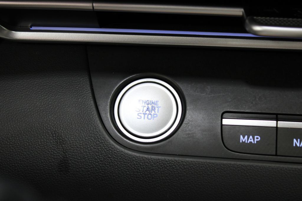 Used 2024 Hyundai Elantra Limited FWD image 12