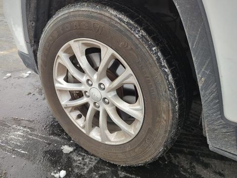 Certified 2022 Jeep Cherokee Latitude Lux image 6