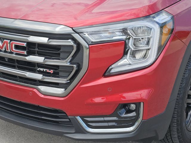 Used 2024 GMC Terrain AT4 w/ Tech Package AWD/4WD image 9