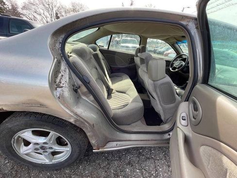 Used 2001 Pontiac Bonneville SE image 26