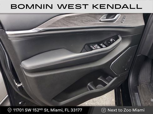 Used 2023 Jeep Grand Cherokee Overland image 18