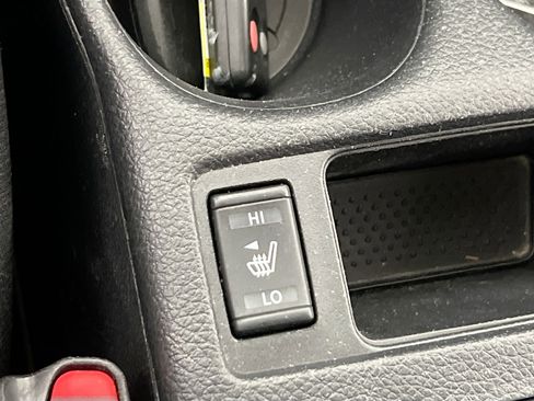 Used 2019 Nissan Rogue SV image 19