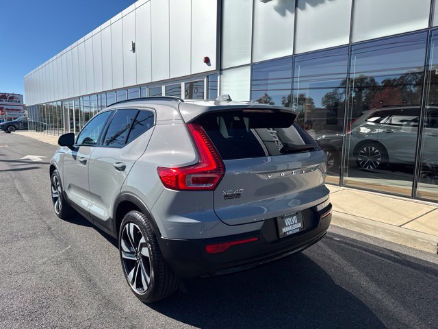 Used 2024 Volvo XC40 B5 Plus w/ Climate Package AWD/4WD image 3