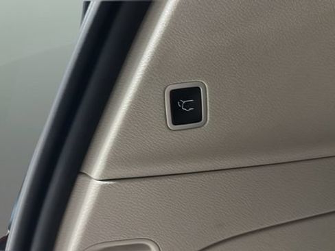 Used 2024 Chrysler Pacifica Touring-L FWD image 26