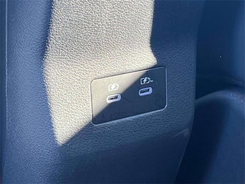 Used 2025 Nissan Kicks SR image 13