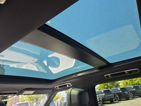 Used 2025 Land Rover Range Rover Sport SE image 21