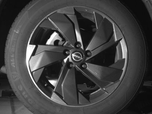 Used 2025 Nissan Rogue SV image 15