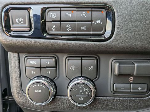New 2026 GMC Yukon Elevation w/ Elevation Premium Package AWD/4WD image 15