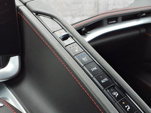 Used 2022 Chevrolet Corvette Stingray Premium Cpe w/ Z51 Performance Package image 20