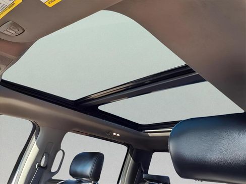 Used 2017 Ford F150 Lariat w/ Equipment Group 502A Luxury image 11