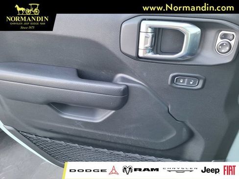 Used 2024 Jeep Wrangler Unlimited AWD/4WD image 15