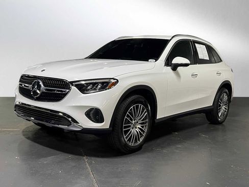 Used 2025 Mercedes-Benz GLC 300 4MATIC image 7