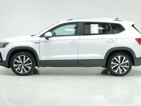 New 2024 Volkswagen Taos SE image 4