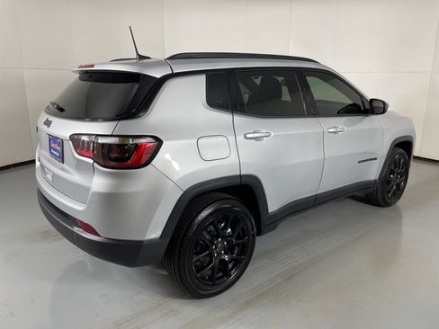 New 2026 Jeep Compass Latitude w/ Sun and Sound Group AWD/4WD image 8