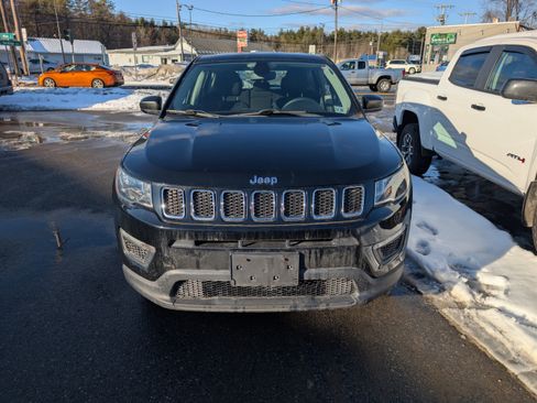 Used 2021 Jeep Compass Sport image 2