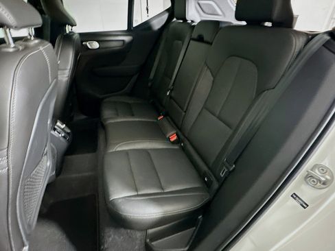Used 2025 Volvo XC40 B5 Core image 28