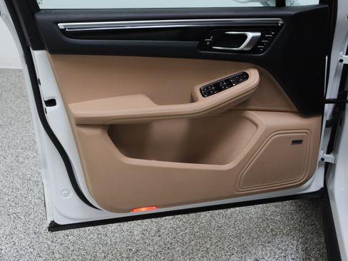 Used 2023 Porsche Macan S image 12