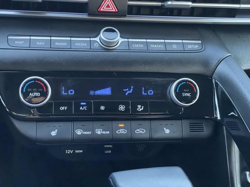 Certified 2025 Hyundai Elantra SEL image 15