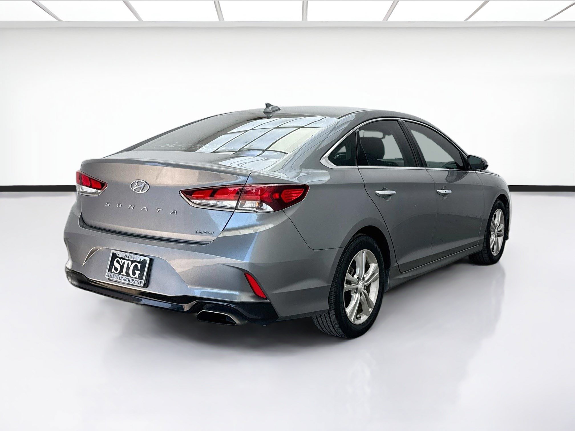 Used 2019 Hyundai Sonata Limited w/ Cargo Package FWD image 4