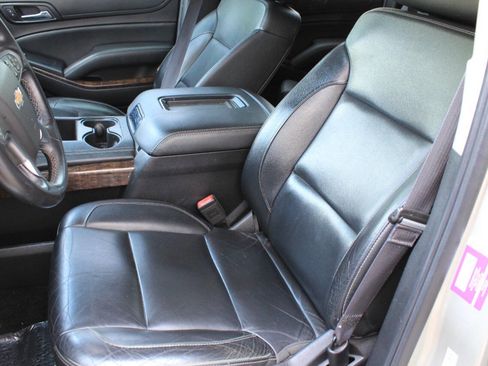 Used 2017 Chevrolet Suburban LT image 11