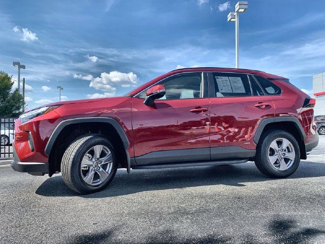 Used 2025 Toyota RAV4 LE AWD/4WD image 5