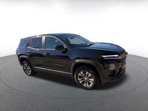 Used 2025 Chevrolet Equinox LT image 2