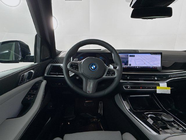 Used 2026 BMW X5 xDrive50e w/ M Sport Package AWD/4WD image 11
