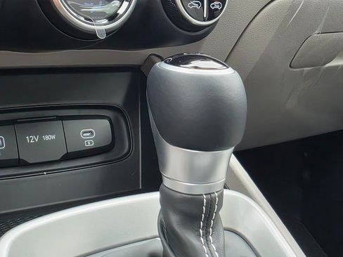 New 2025 Hyundai Venue SEL image 30