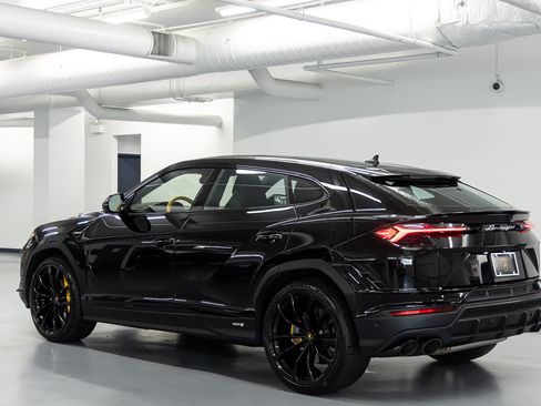 Used 2024 Lamborghini Urus S AWD/4WD image 4