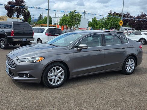 Used 2014 Ford Fusion SE w/ Equipment Group 202A FWD image 1