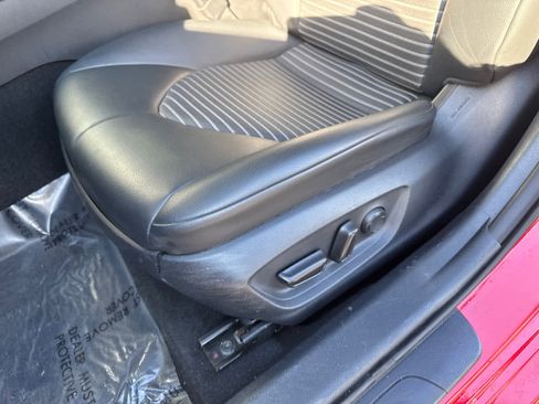 Used 2020 Toyota Camry SE image 15