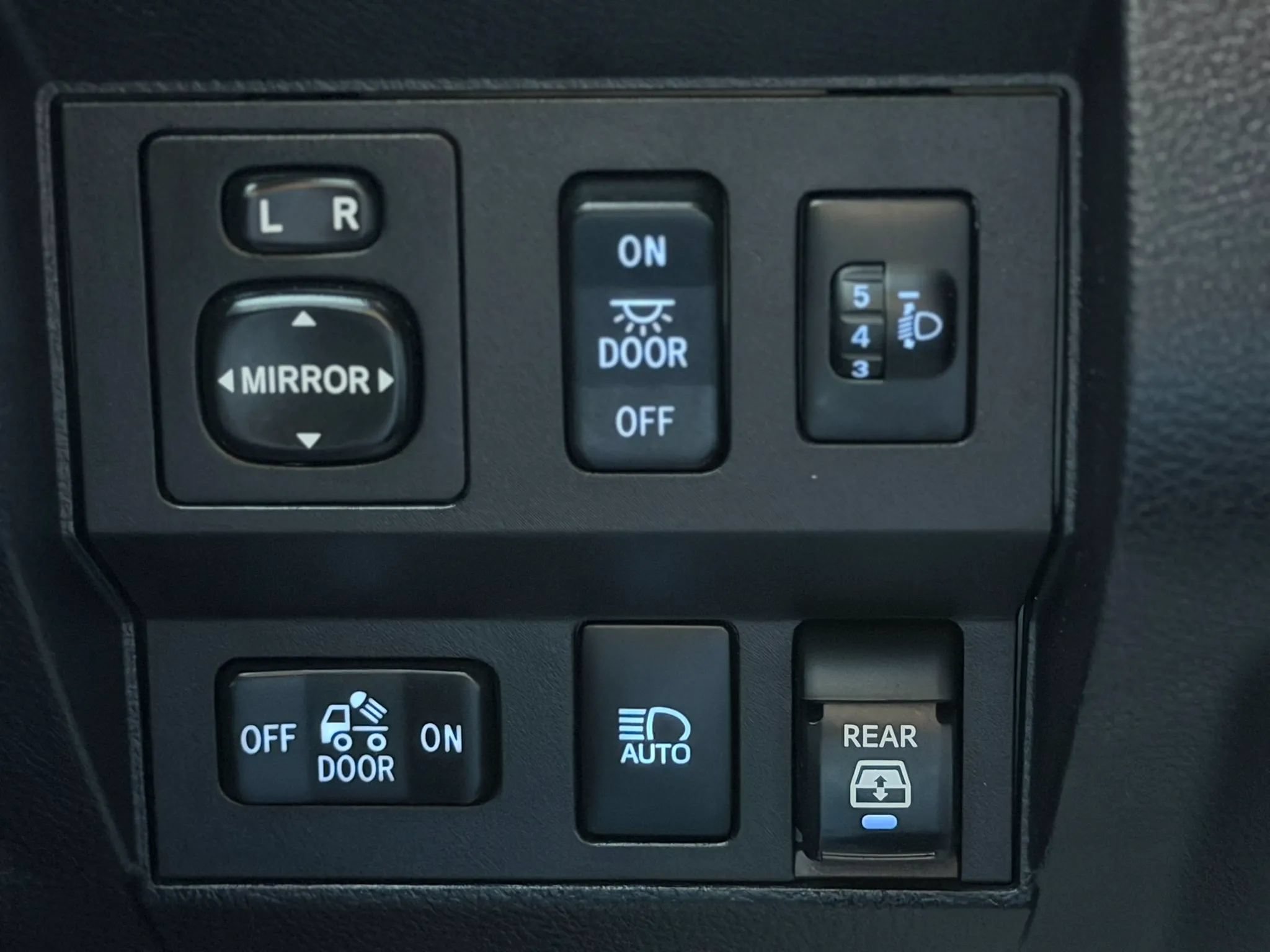 Used 2021 Toyota Tundra SR5 w/ SR5 Leather Package RWD image 24