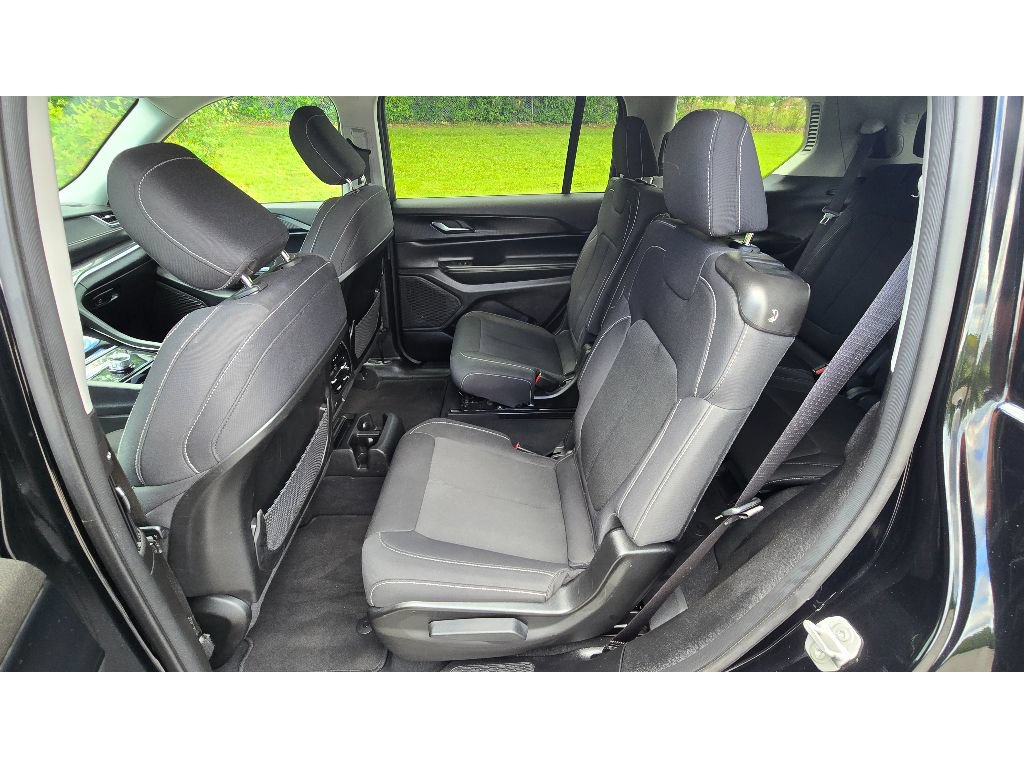 Used 2023 Jeep Grand Cherokee L Laredo AWD/4WD image 18