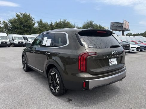 Used 2025 Kia Telluride S FWD image 5