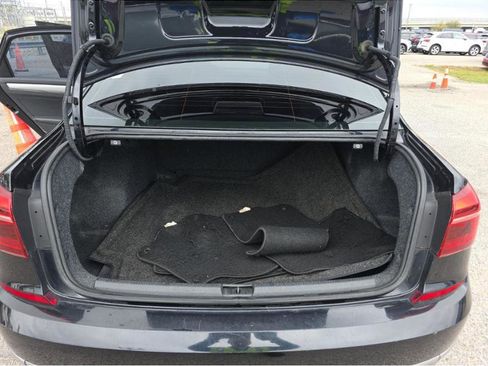 Used 2017 Volkswagen Passat 1.8T S image 12