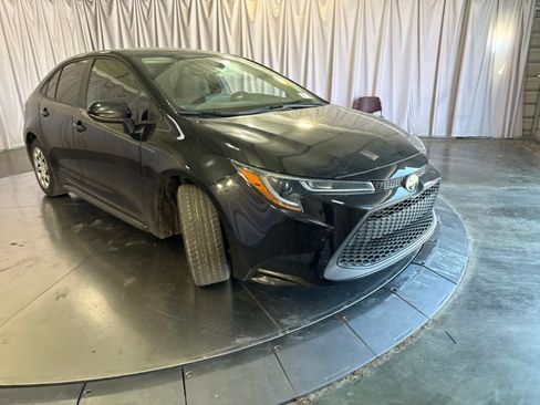 Used 2022 Toyota Corolla LE FWD image 3
