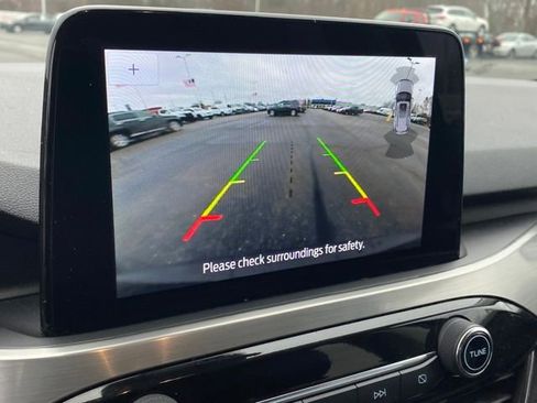 Used 2022 Ford Escape Titanium image 10