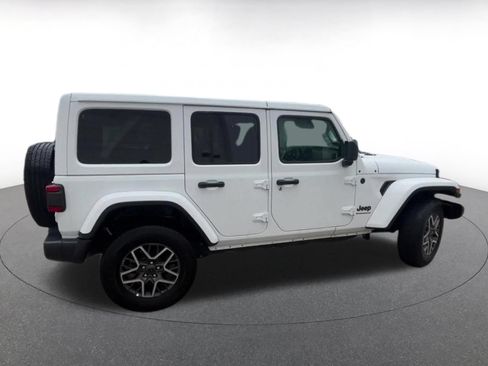Used 2025 Jeep Wrangler Unlimited Sahara AWD/4WD image 12