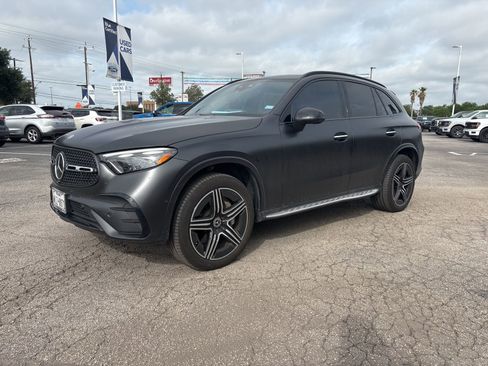 Used 2025 Mercedes-Benz GLC 300 4MATIC image 8